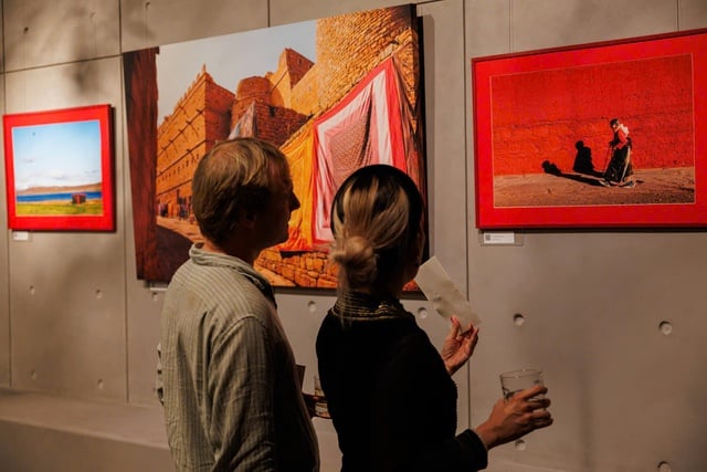 Unieke 'Rode' tentoonstelling van drie fotografen - Foto 4. Triển lãm 'Đỏ' độc đáo của ba nhiếp ảnh gia- Ảnh 4.