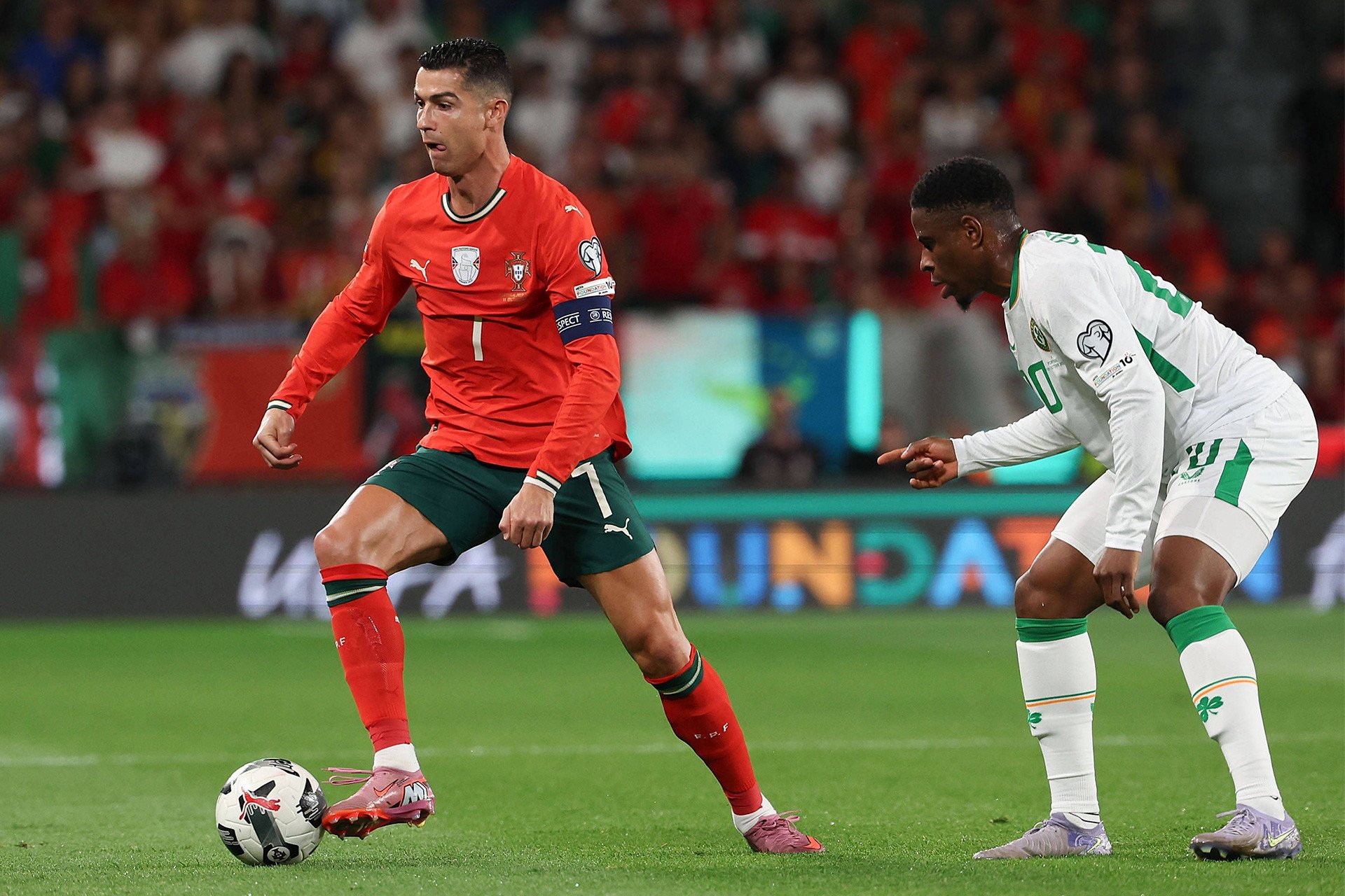 Ronaldo Bo Dao Nha Irland.jpg