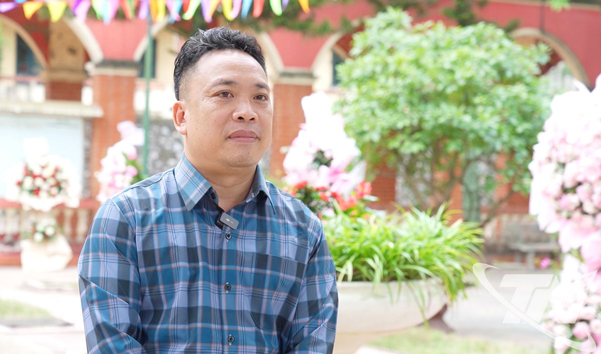 Meester Tran Quang Hung, uitvoerend adjunct-directeur van Viet Bac College of Culture and Arts.