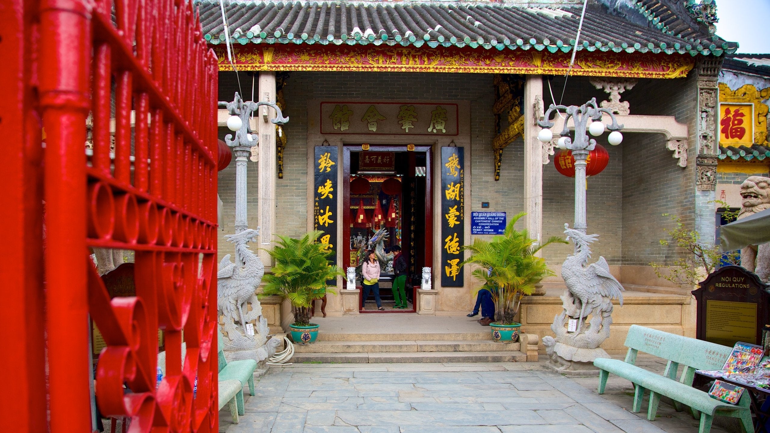 Posvátný prostor a komunitní aktivity v aule pro shromažďování v Guangdongu