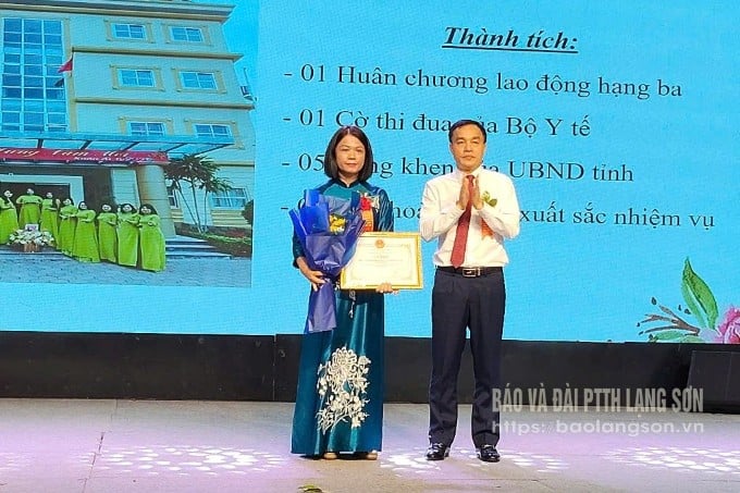 נציגי מרכז בדיקות התרופות, הקוסמטיקה והמזון המחוזי קיבלו תעודת הצטיינות בכנס כדי לשבח מודלים מתקדמים אופייניים במגזר הבריאות לתקופה 2020-2025.