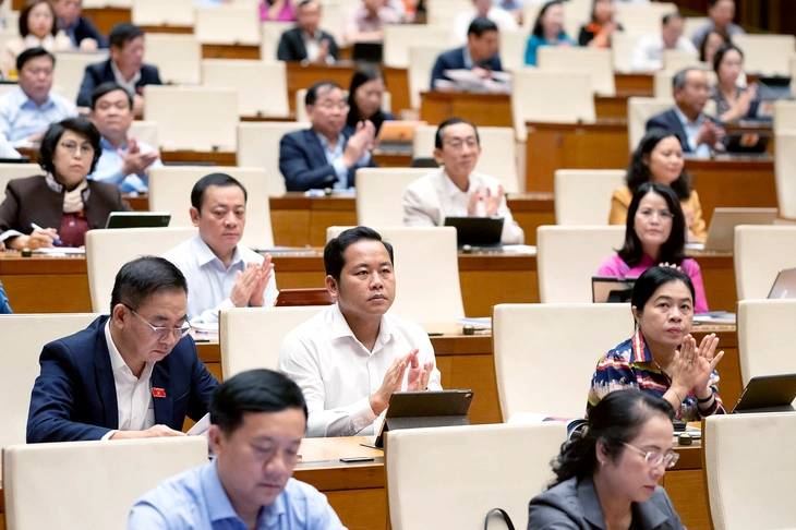 Nghiên cứu lương đặc thù cho cán bộ y tế, rà soát sửa thông tư 19 về khen thưởng, kỷ luật học sinh - Ảnh 1.