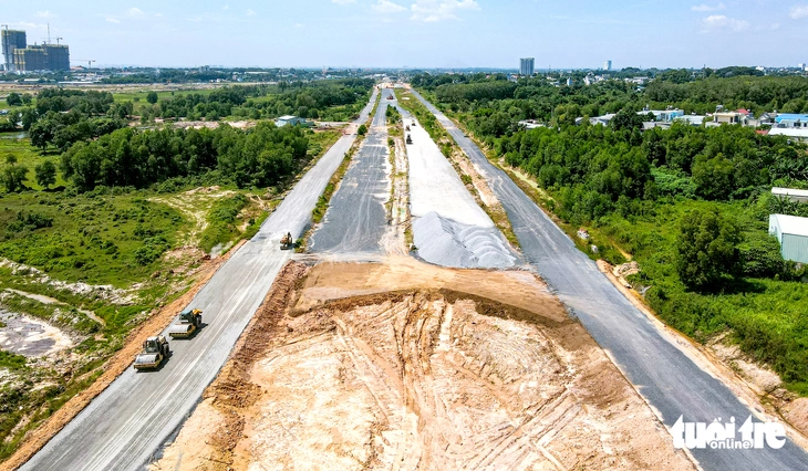 TP.HCM yêu cầu tăng tốc để giải ngân hết 152.241 tỉ đồng vốn đầu tư công năm 2025 - Ảnh 1.