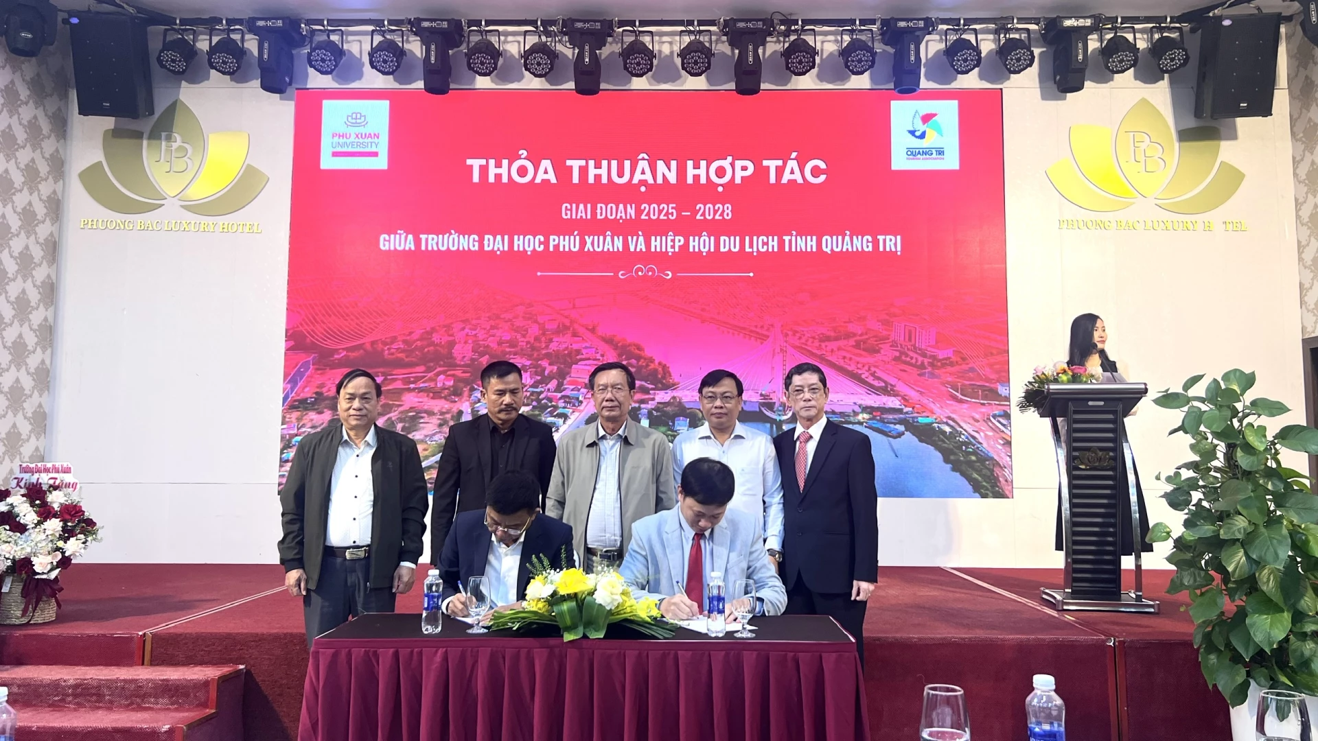 Representanter för Quang Tri-provinsens turistförening undertecknade ett samarbetsavtal med Phu Xuan Hue-universitetet för perioden 2025–2028.