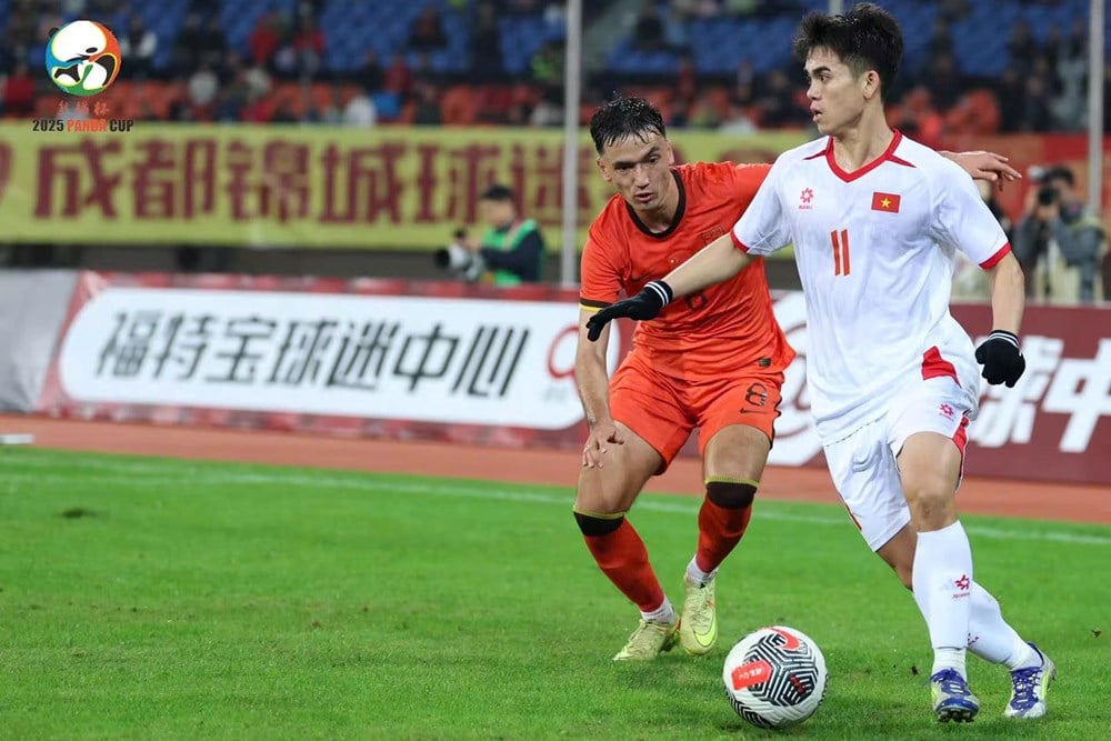 Vietnam (U22) besiegte China (U22) beim Panda Cup 2025 – Foto 3