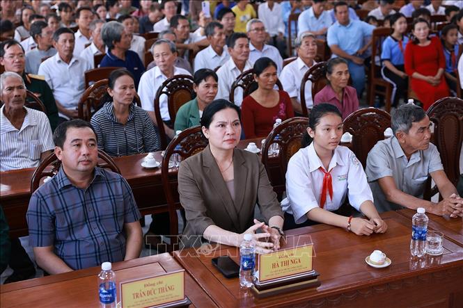 ຄຳບັນຍາຍຮູບ