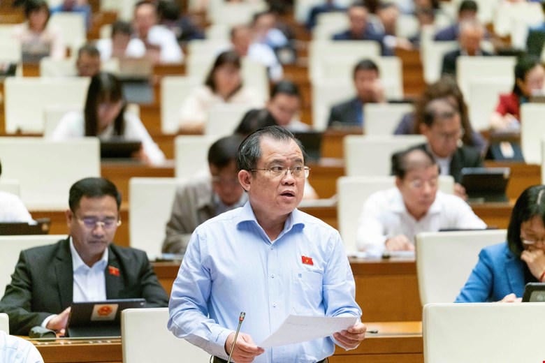 Đại biểu đề nghị làm rõ quy định cấm viên chức “chân trong chân ngoài”