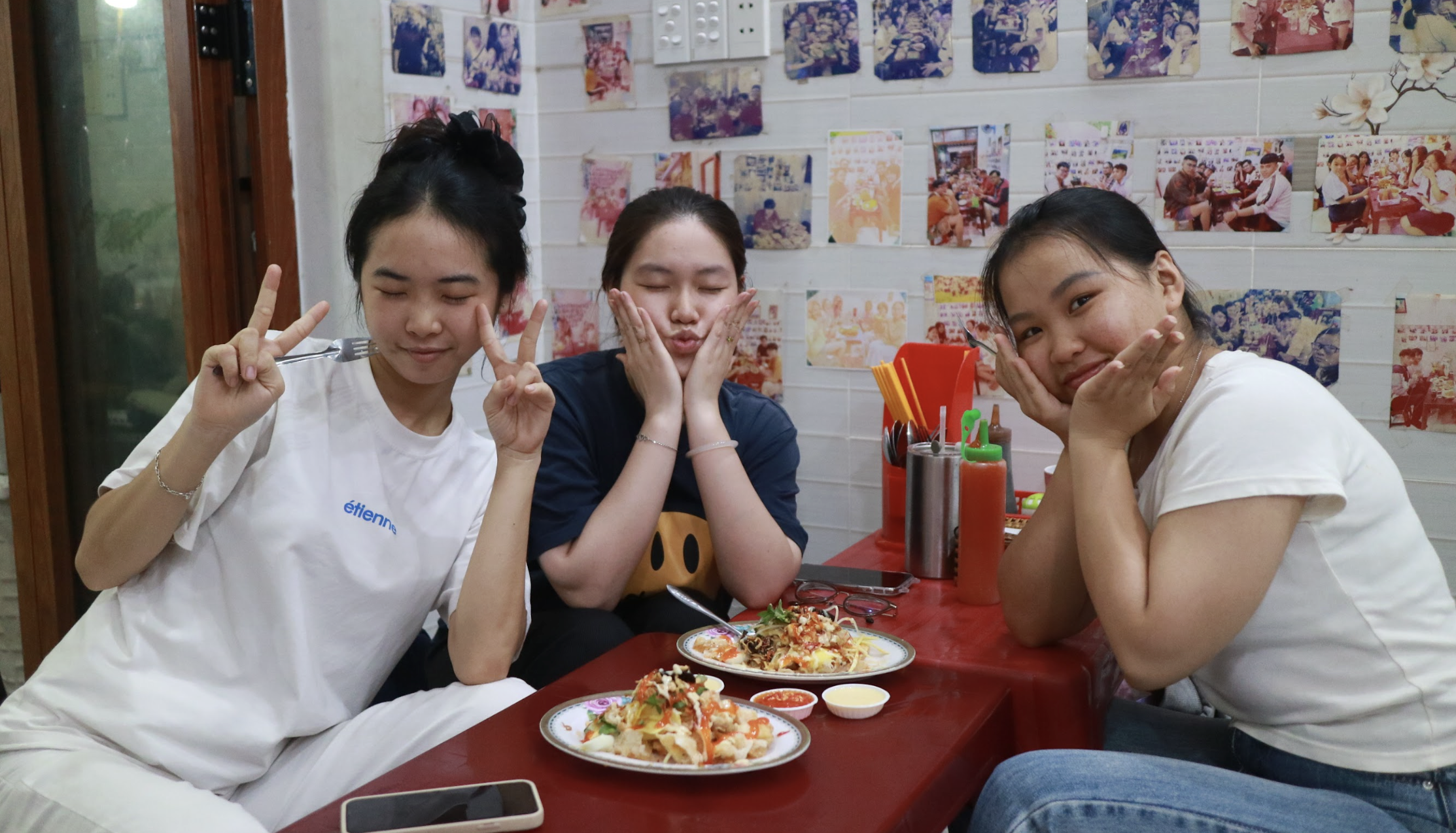 Quán ăn huyền thoại ở TP.HCM sắp đóng cửa: Lời chào bà chủ… 'đọc rap tính tiền' - Ảnh 12.