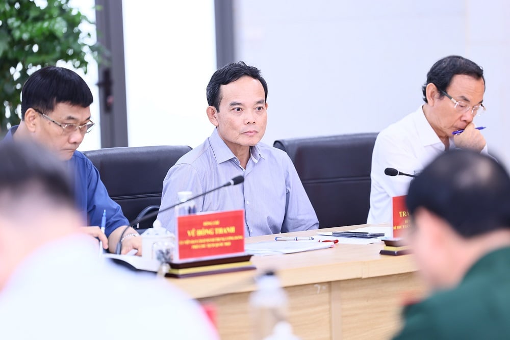 ສະຫາຍ ເຈີ່ນ ລຸວກວາງ, ເລຂາທິການສູນກາງພັກ, ເລຂາຄະນະພັກນະຄອນ ໂຮ່ຈີມິນ ເຂົ້າຮ່ວມກອງປະຊຸມ. ພາບ: ກົງຫງວຽນ