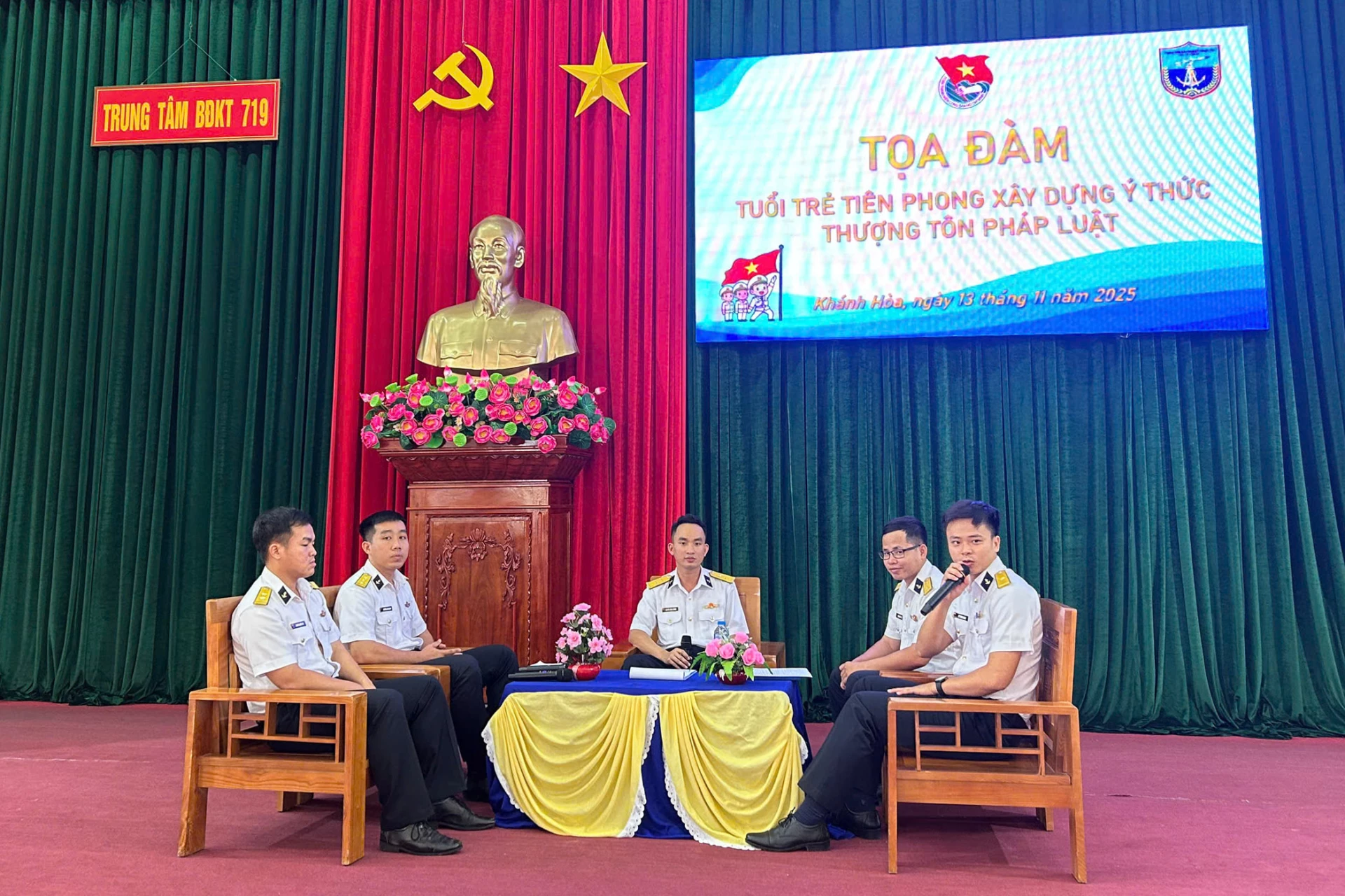 Delegates discussed at the seminar.