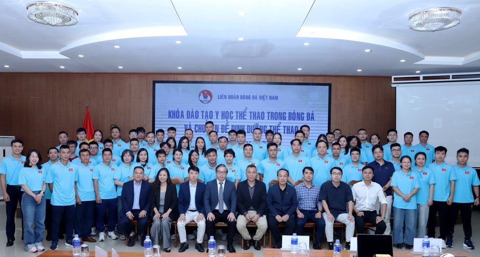 ពិធីបើកវគ្គបណ្តុះបណ្តាលវេជ្ជសាស្ត្រកីឡា ក្នុងសិក្ខាសាលាអាហារូបត្ថម្ភកីឡាបាល់ទាត់ - រូបថត ៣