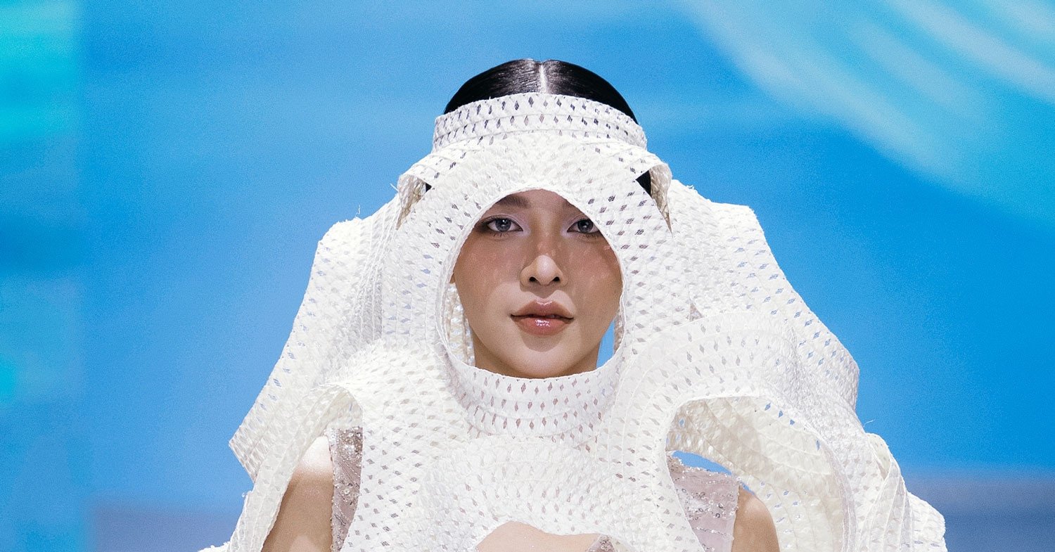 Hoa hậu Thanh Thủy diện trang phục lạ mắt