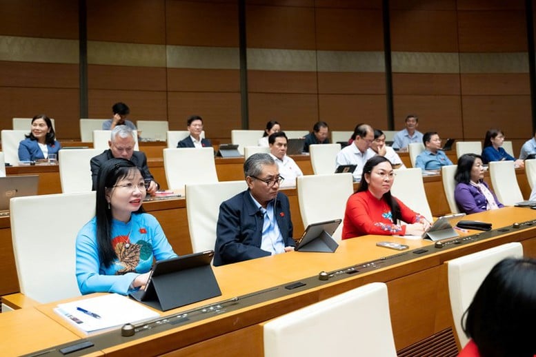 نمایندگان مجلس ملی پیشنهاد شفاف‌سازی حقوق کارمندان دولت برای مشارکت در کسب‌وکارها را ارائه دادند - عکس ۱.