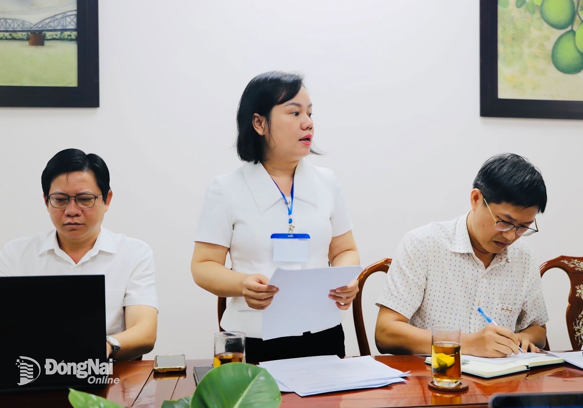 តំណាងសមាគមទេសចរណ៍ខេត្ត Dong Nai ថ្លែងក្នុងកិច្ចប្រជុំ។ រូបថត៖ B.Nguyen