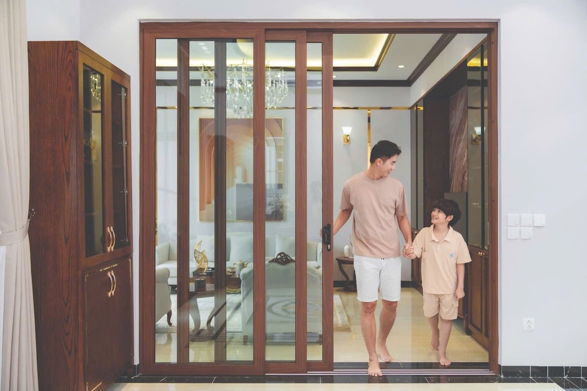 Cửa Eurowindow với thiết kế hiện đại, khả năng cách âm - cách nhiệt vượt trội, góp phần kiến tạo không gian sống xanh, tiết kiệm năng lượng.