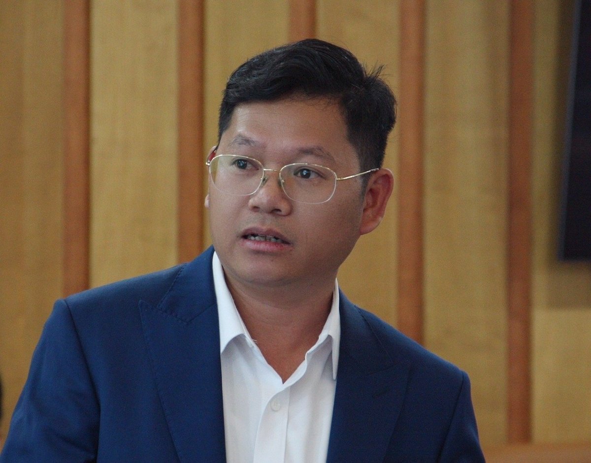 Ông Đỗ Xuân Kiên - Công ty cổ phần Địa chất Việt Bắc - TKV báo cáo về mỏ than Tây Khe Sim. Ảnh: Mai Đan.