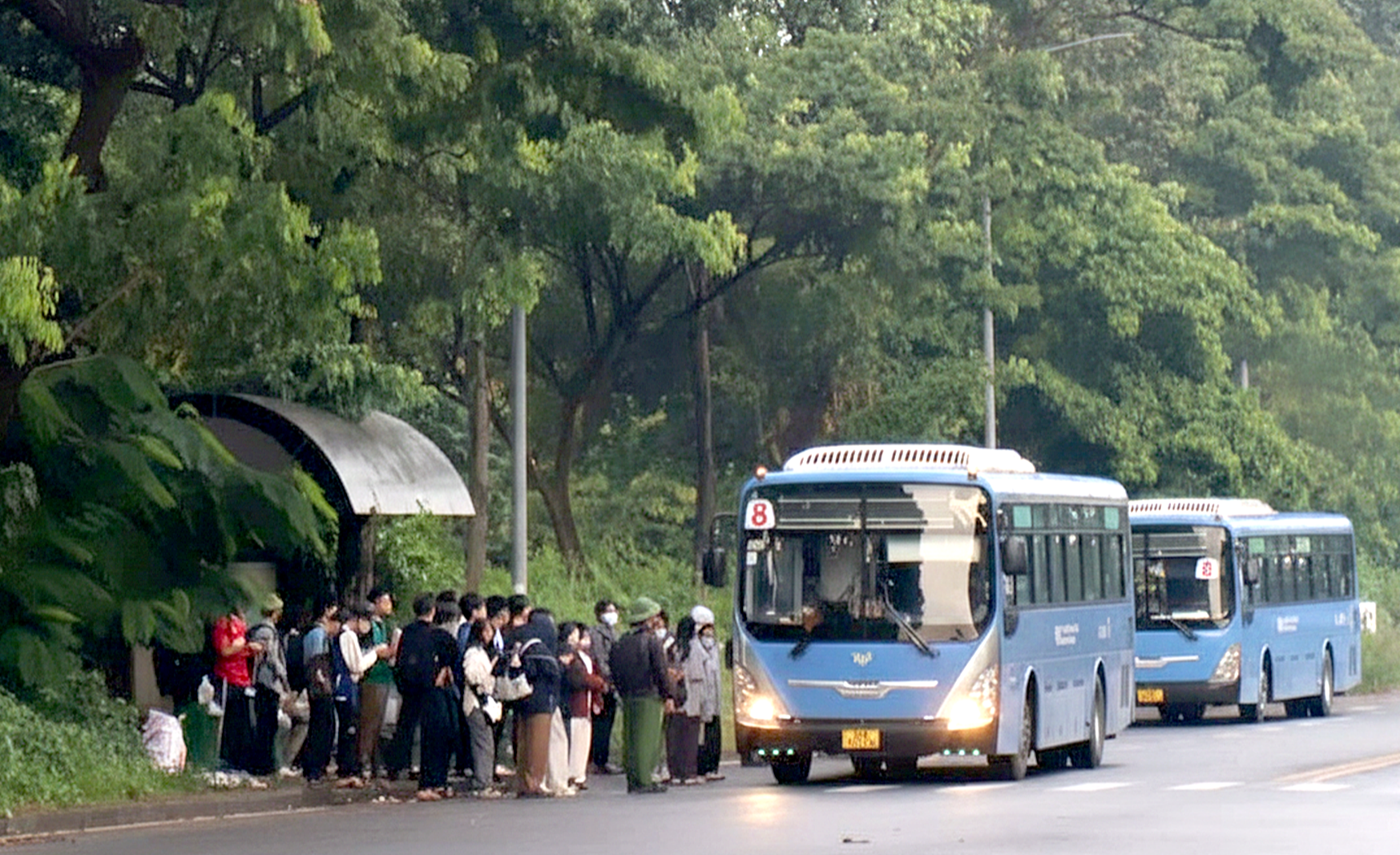 តភ្ជាប់ផ្លូវឡានក្រុងលេខ ៦១-០៥ ពី Thu Dau Mot ទៅតំបន់សាកលវិទ្យាល័យជាតិទីក្រុងហូជីមិញ ដើម្បីបម្រើដល់ការធ្វើដំណើររបស់និស្សិត - រូបថត ១.