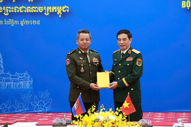 Giao lưu hữu nghị quốc phòng biên giới Việt Nam - Campuchia - Ảnh 15.