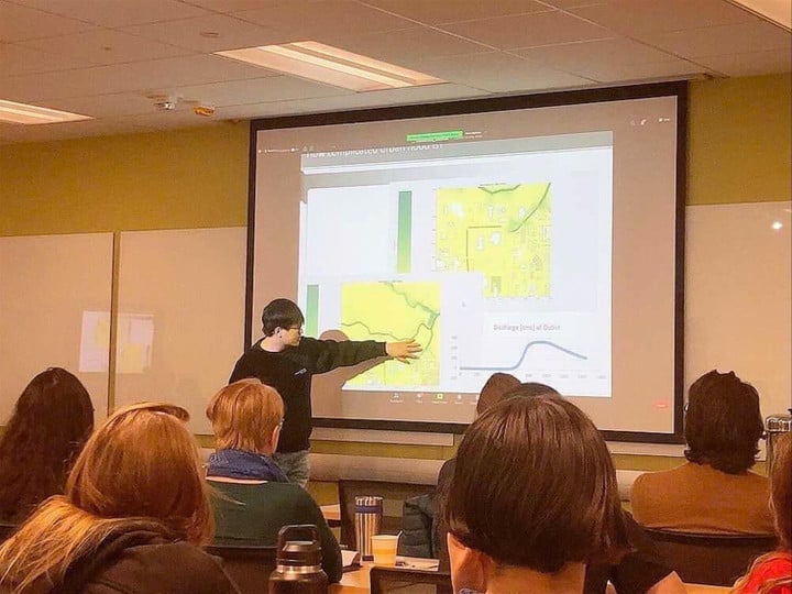 Dr. Tran Ngoc Vinh előadást tartott a városi áradások jelenségéről a Michigani Egyetemen, az Egyesült Államokban (Fotó: NVCC)