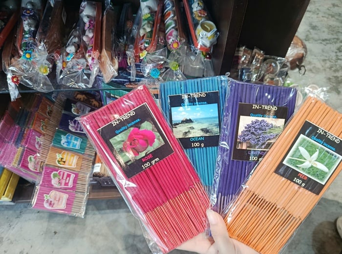 Khánh Hòa: Du khách nước ngoài “đỏ mắt” tìm hàng Việt- Ảnh 1.