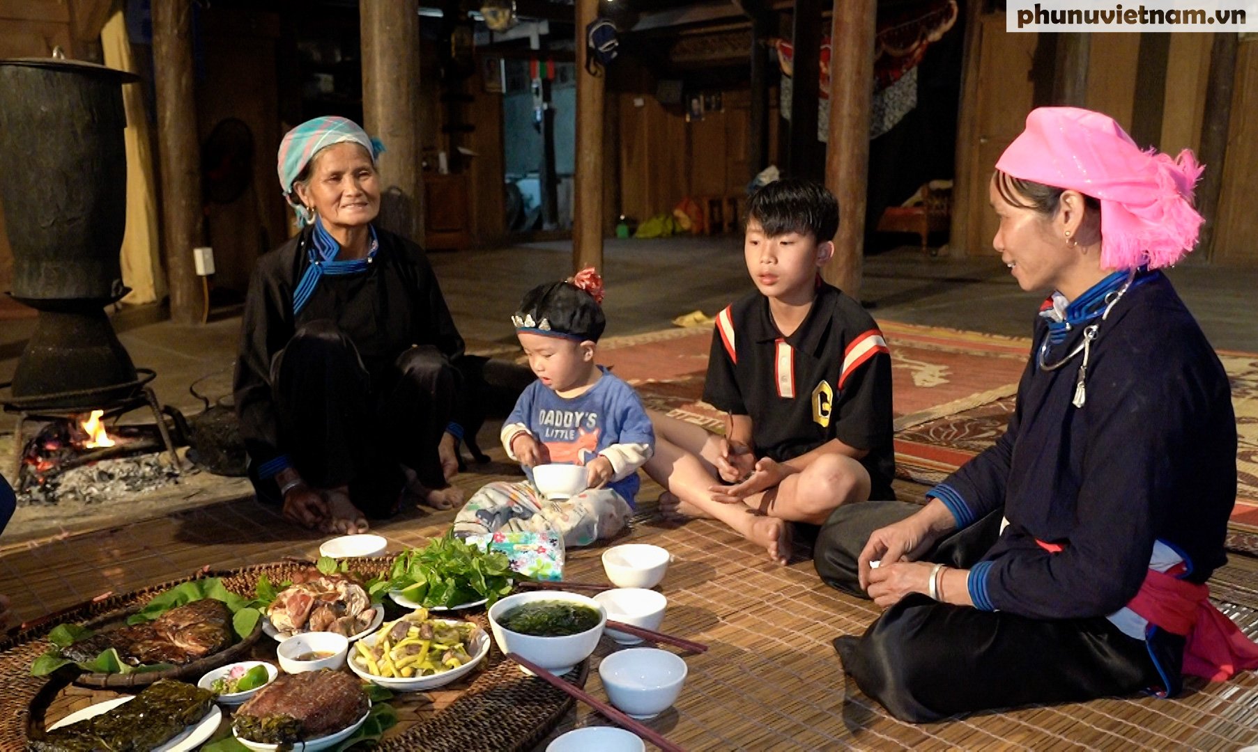 Phụ nữ Tày ở Bản Liền 