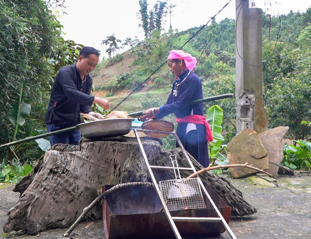 Phụ nữ Tày ở Bản Liền 