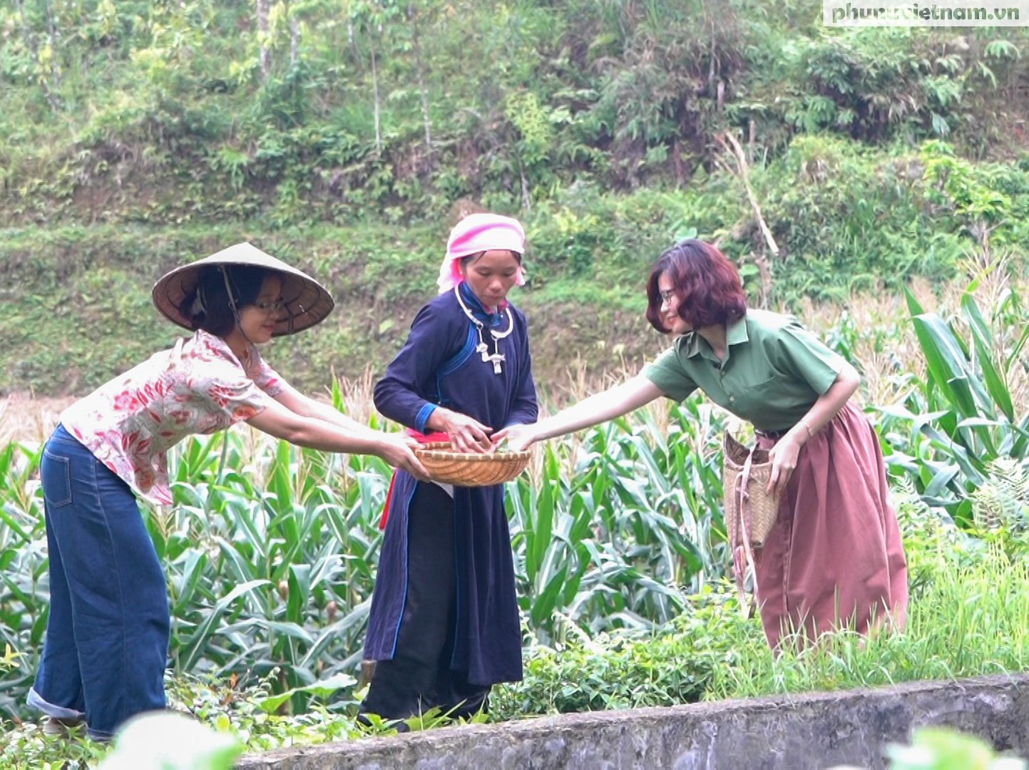 Phụ nữ Tày ở Bản Liền 