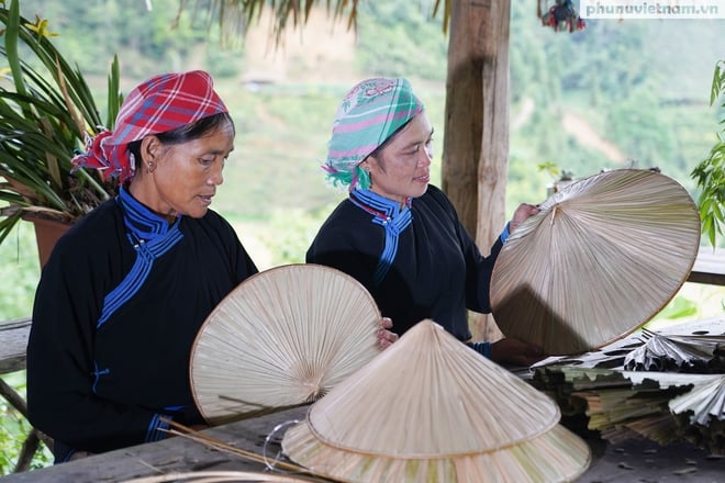 Phụ nữ Tày ở Bản Liền 