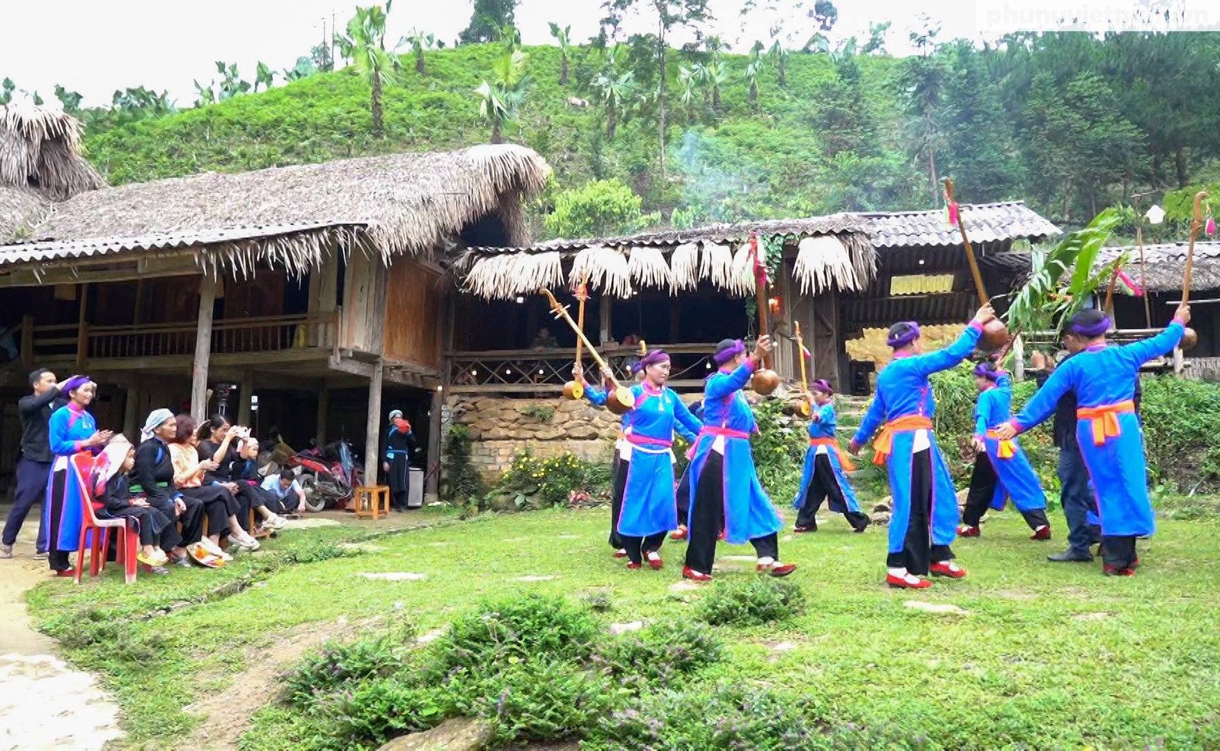 Phụ nữ Tày ở Bản Liền 