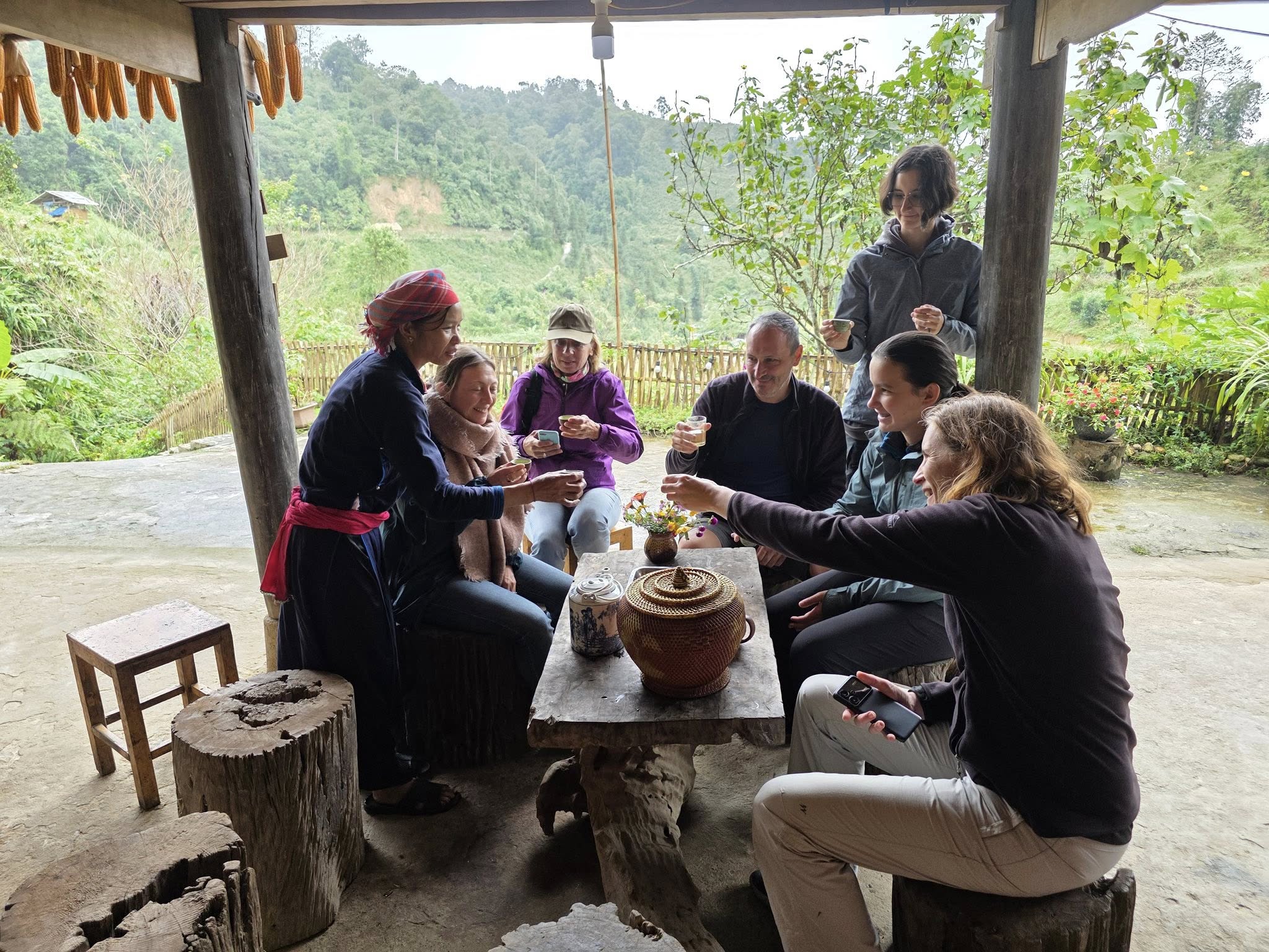 Phụ nữ Tày ở Bản Liền 