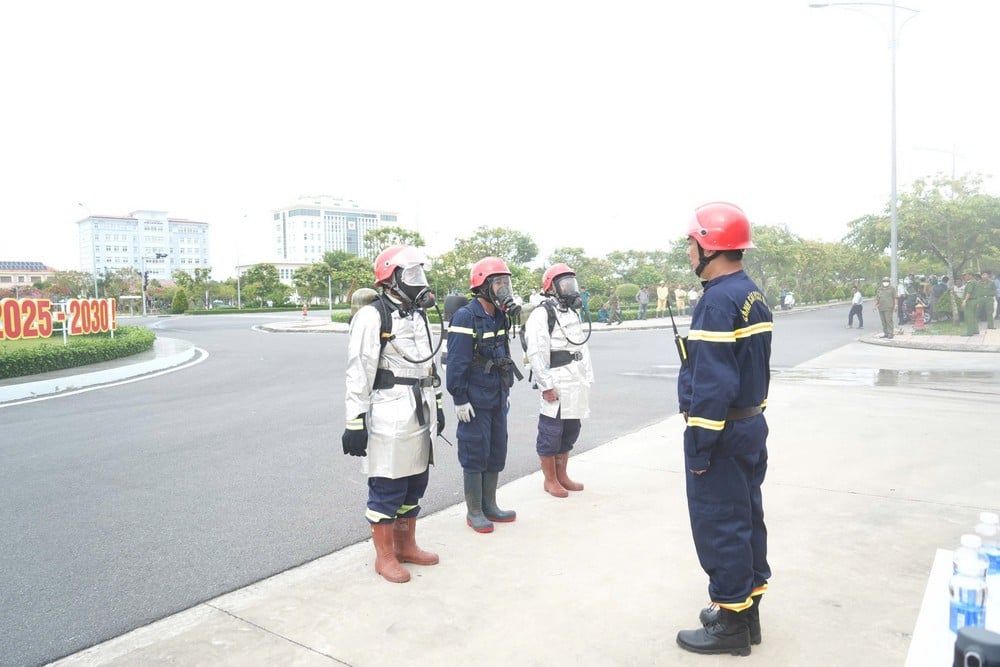 14 листопада війська взяли активну участь у навчанні з підготовки до пожежогасіння та рятувальних робіт.