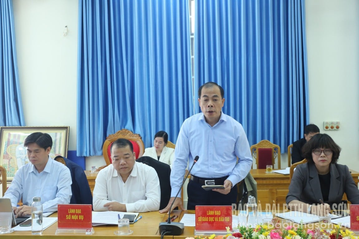 ថ្នាក់​ដឹក​នាំ​មន្ទីរ​អប់រំ និង​បណ្ដុះបណ្ដាល (សមាជិក​ក្រុម​ការងារ) ថ្លែង​ក្នុង​កិច្ច​ប្រជុំ​ការងារ