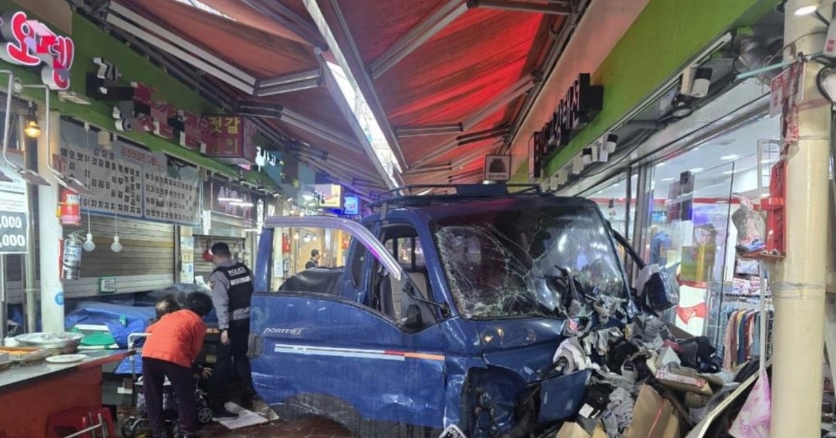 Xe tải đâm vào chợ ở Hàn Quốc, ít nhất 20 người bị thương