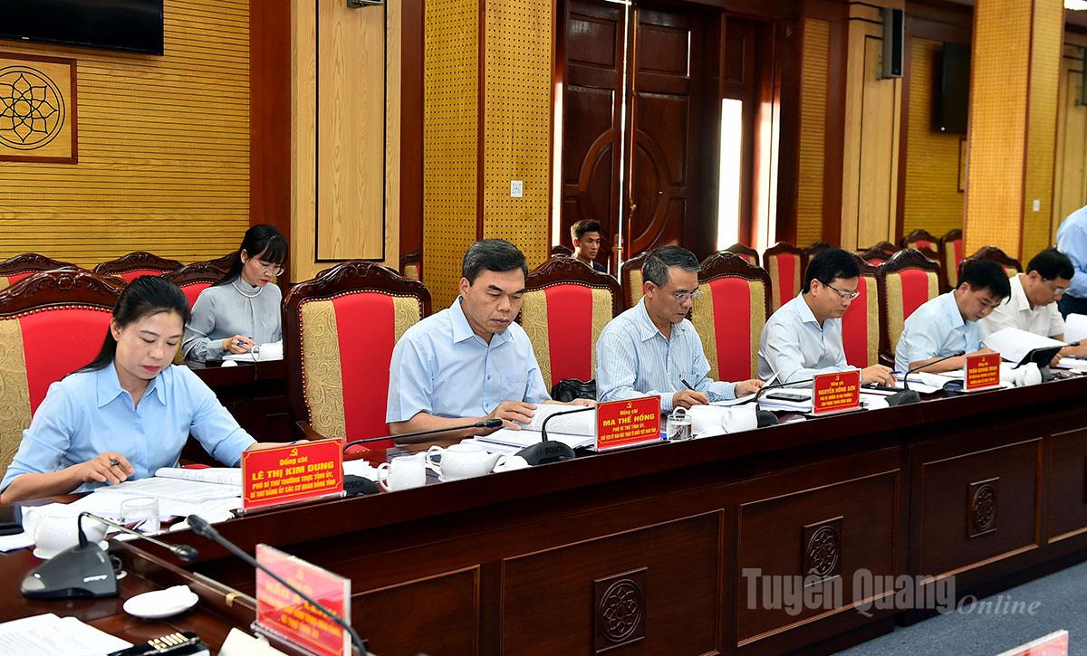 Ahli tetap Jawatankuasa Parti Wilayah dan perwakilan yang menghadiri persidangan itu.