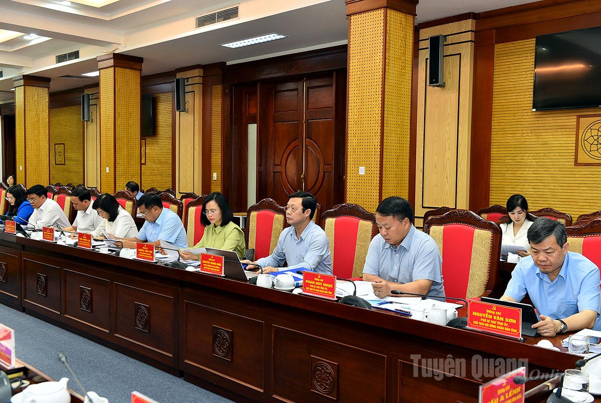 Ahli tetap Jawatankuasa Parti Wilayah dan perwakilan yang menghadiri persidangan itu.