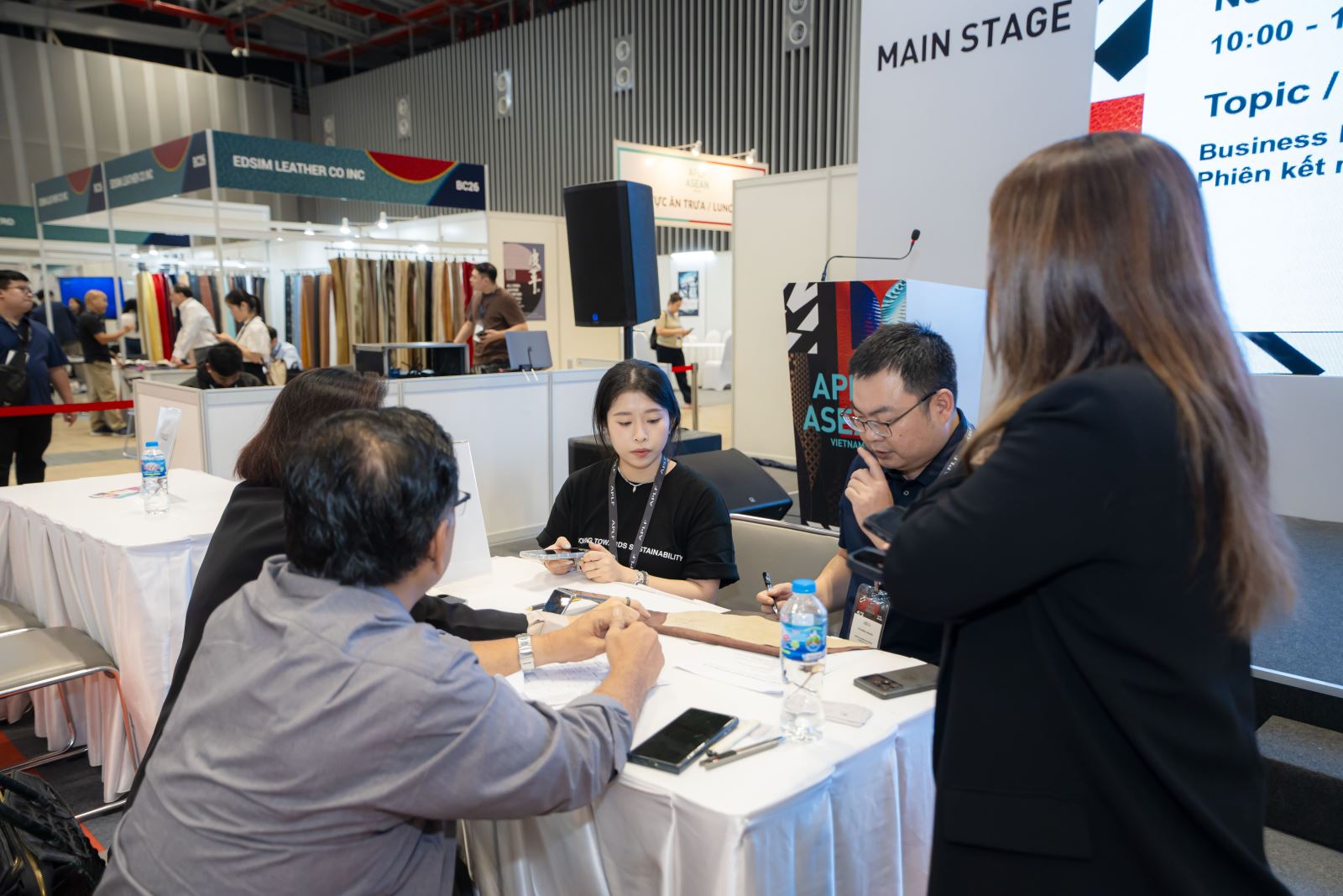 ចំណងជើងរូបថត