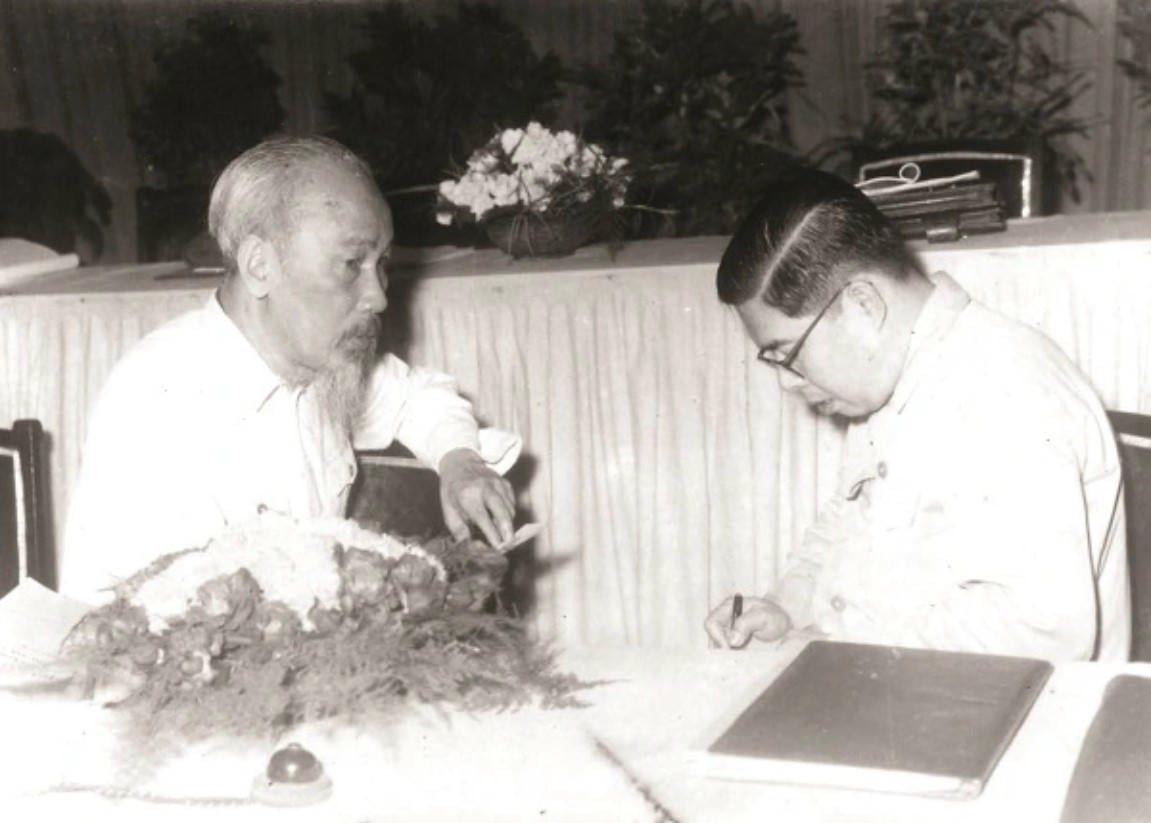 President Ho Chi Minh med professor Tran Dai Nghia (Foto med tillstånd).  