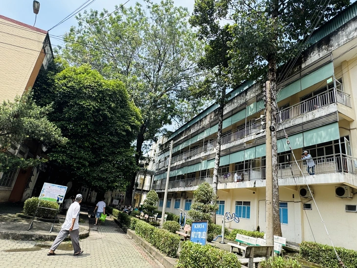 មន្ទីរពេទ្យ - រូបថត 1 ។