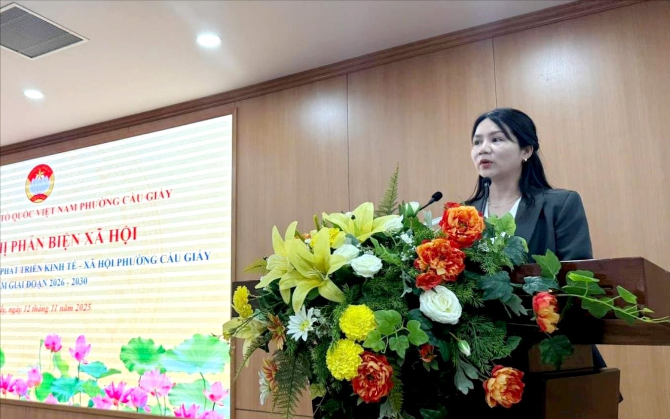 Chủ tịch Ủy ban MTTQ phường Cầu Giấy Lê Thị Thu Trang phát biểu tại Hội nghị