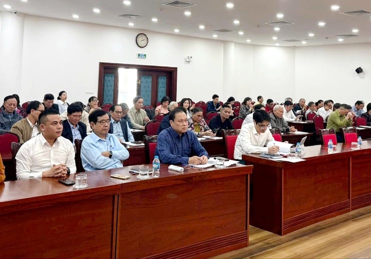 ចូលរួមចំណែកគំនិតក្នុងសេចក្តីព្រាងផែនការអភិវឌ្ឍន៍សេដ្ឋកិច្ចសង្គមរយៈពេល 5 ឆ្នាំរបស់វួដ Cau Giay - រូបថត ១. Đóng góp ý kiến cho dự thảo Kế hoạch phát triển kinh tế - xã hội 5 năm của phường Cầu Giấy- Ảnh 1.