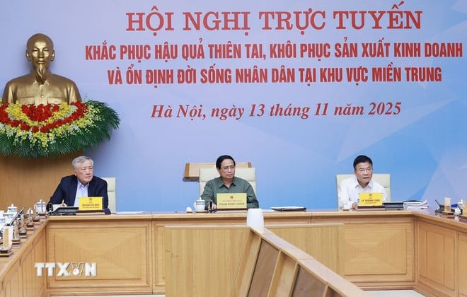 ttxvn-prime-minister-chairs-conference-on-overcoming-the-consequences-of-natural-disasters-in-the-central-region-13-3.jpg