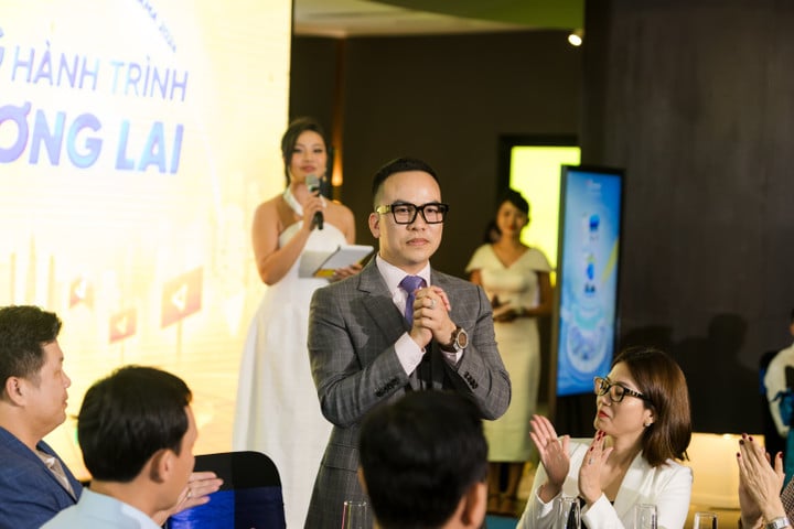 Herr Tran Viet Tan - Suppleant i organisationskommittén för Vietnam Creative Advertising Awards - Van Xuan Awards.