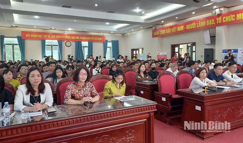 ប្រតិភូចូលរួមសន្និសីទ។