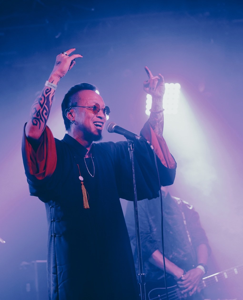 ក្រុម​រ៉ុក​វៀតណាម​ស្លៀក​ Ao Dai ទៅ​សម្តែង​លើ​ឆាក​រឿងព្រេង​និទាន​នៅ​អាមេរិក - ២