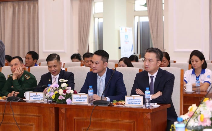 Vinh danh 80 giáo viên tiêu biểu trong chương trình “Chia sẻ cùng thầy cô” 2025- Ảnh 1.