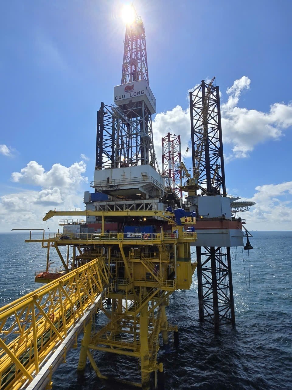 Giàn khoan Cửu Long khoan giếng 24001 tại giàn BK-24. Ảnh: PetroTimes.