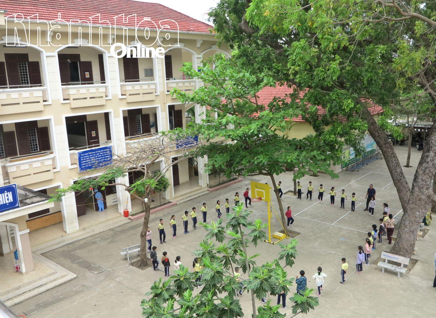 Khuôn viên Trường Tiểu học Lộc Thọ (phường Nha Trang). 