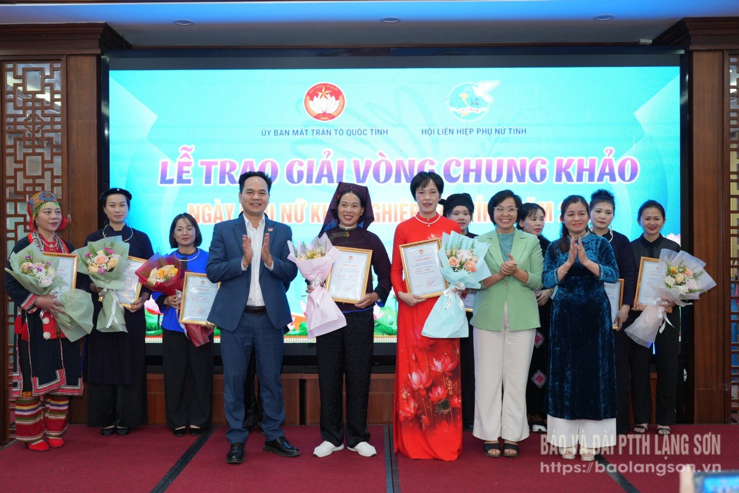 គណៈកម្មាធិការរៀបចំបានផ្តល់រង្វាន់ទីមួយ និងទីពីរដល់អ្នកនិពន្ធដែលមានគំនិត និងគម្រោងល្អបំផុត។