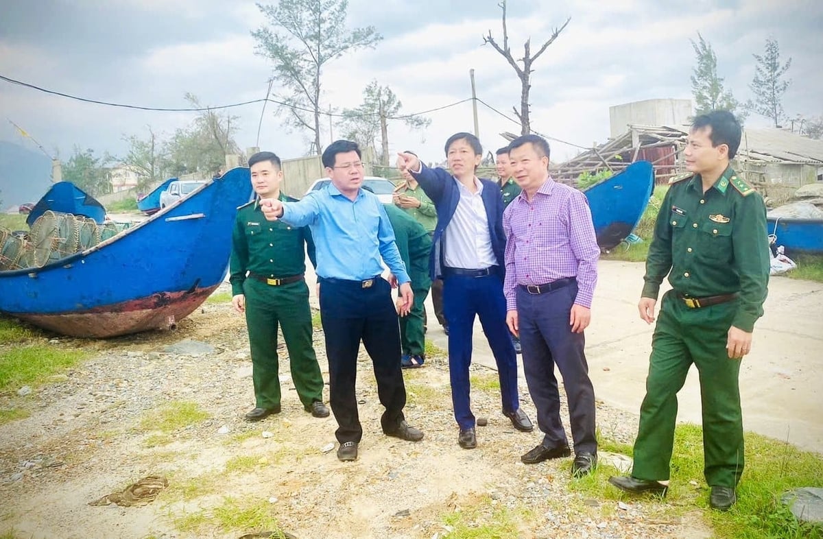 Đoàn liên ngành kiểm tra, chấn chỉnh công tác chống khai thác IUU tại các địa phương. Ảnh: Thanh Nga. 