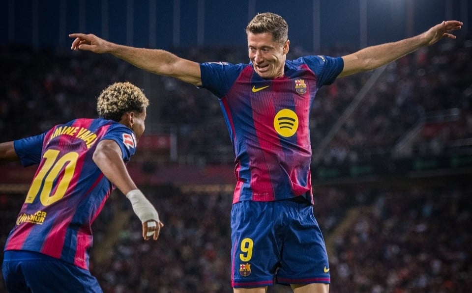 Lamine Yamal Lewandowski FCB.jpg